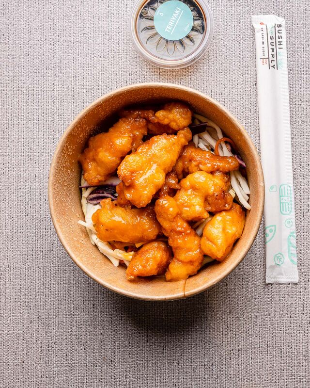 Teriyaki Bowl mit Chicken und Reis bei Sushi Supply Hamburg